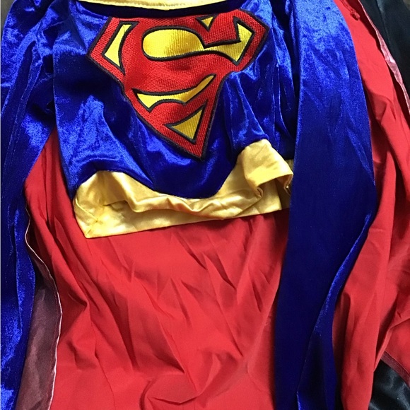 WARNER BROS SUPERMAN top & attached cape only … for girls sz Small (maybe an 8) - Picture 3 of 8